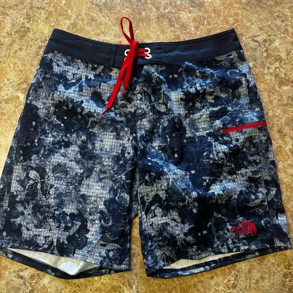 The North Face Olas Boardshorts Men’s 30 Navy Blue Red 9” Swim Shorts Side Zip